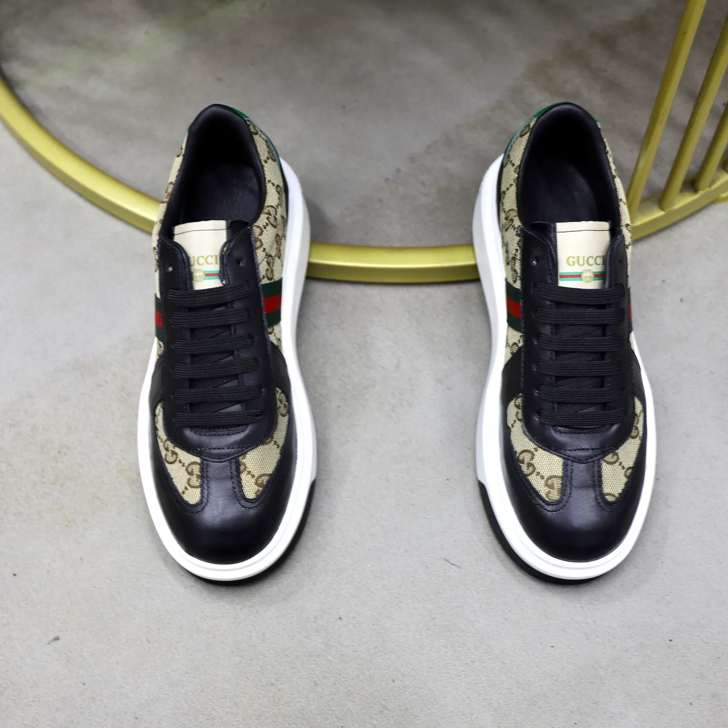 Ex-factory price: 462💰🙅‍♂️🙅‍♂️🙅‍♂️ Brand: GUCCI Standard code: 38-44 (45 customized) Grade: Same as the official website Material: Original material splicing Comfortable and breathable lining Lightweight and wear-resistant sports outsole Style category: Men's fashionable casual shoes Running sneakers Distinguished luxury brand elements Top luxury Color: actual picture color